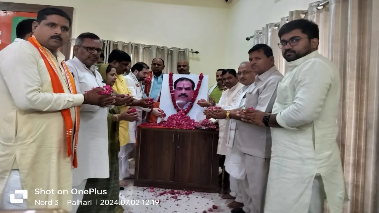 बाराबंकी : श्रद्धांजलि सभा में याद किए गए सुधीर कुमार सिंह 'सिद्धू'