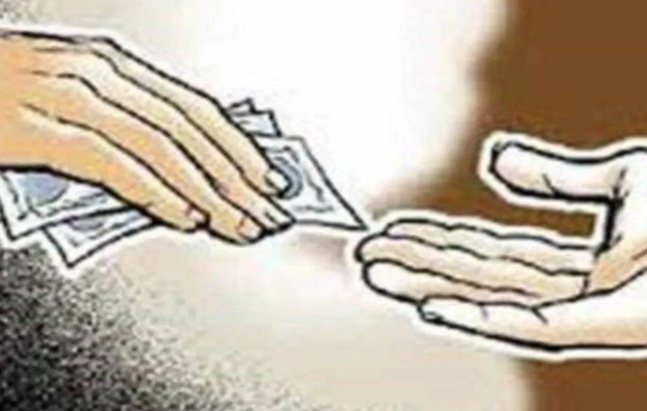 Bareilly News: एंटी करप्शन की टीम ने जेडी माध्यमिक शिक्षा के ऑडिटर को रिश्वत लेते दबोचा