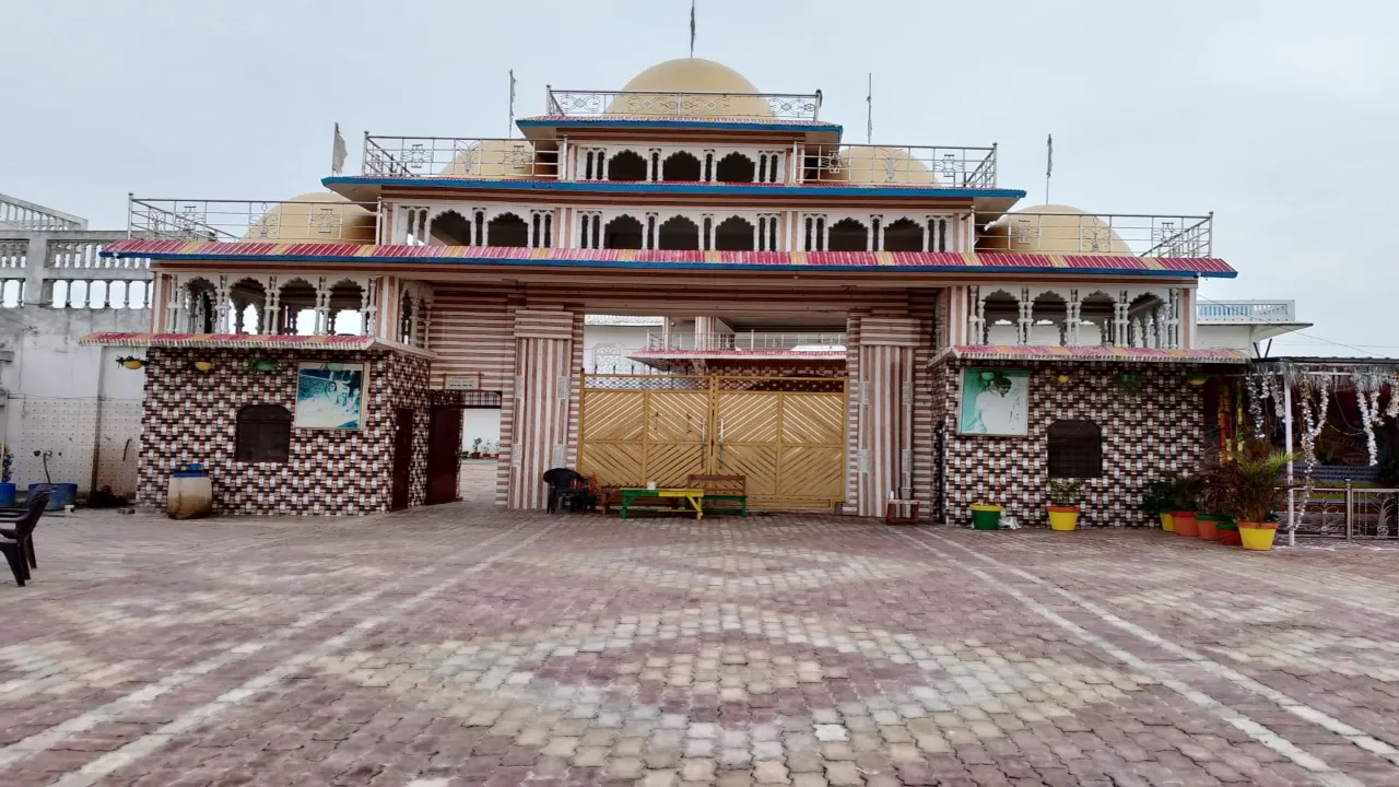 कानपुर के बिधनू में निकला हाथरस कांड के बाबा का आश्रम