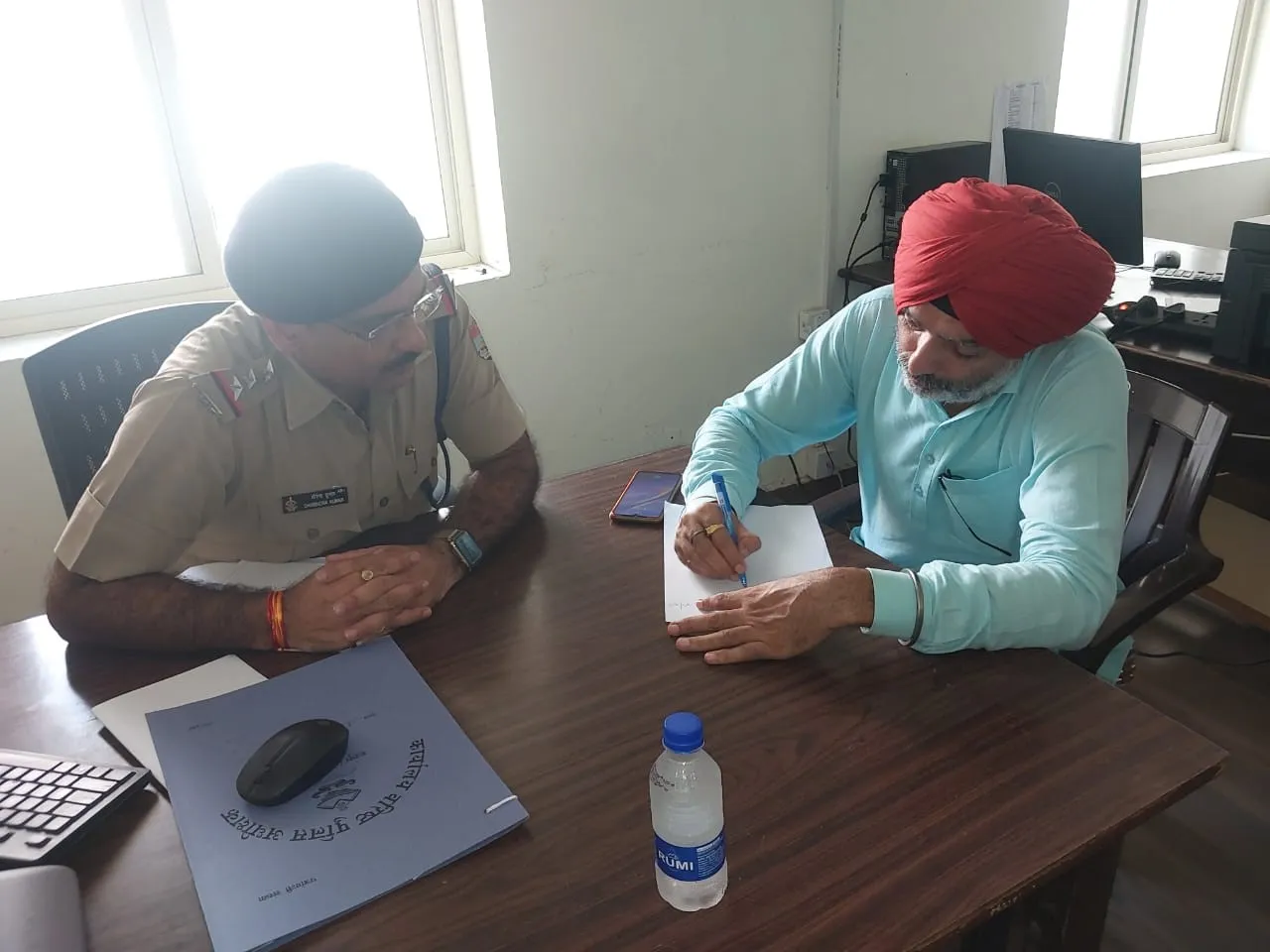 रुद्रपुर: भाजपा कार्यकर्ता के पास पिस्टल देखकर भड़क उठे कप्तान