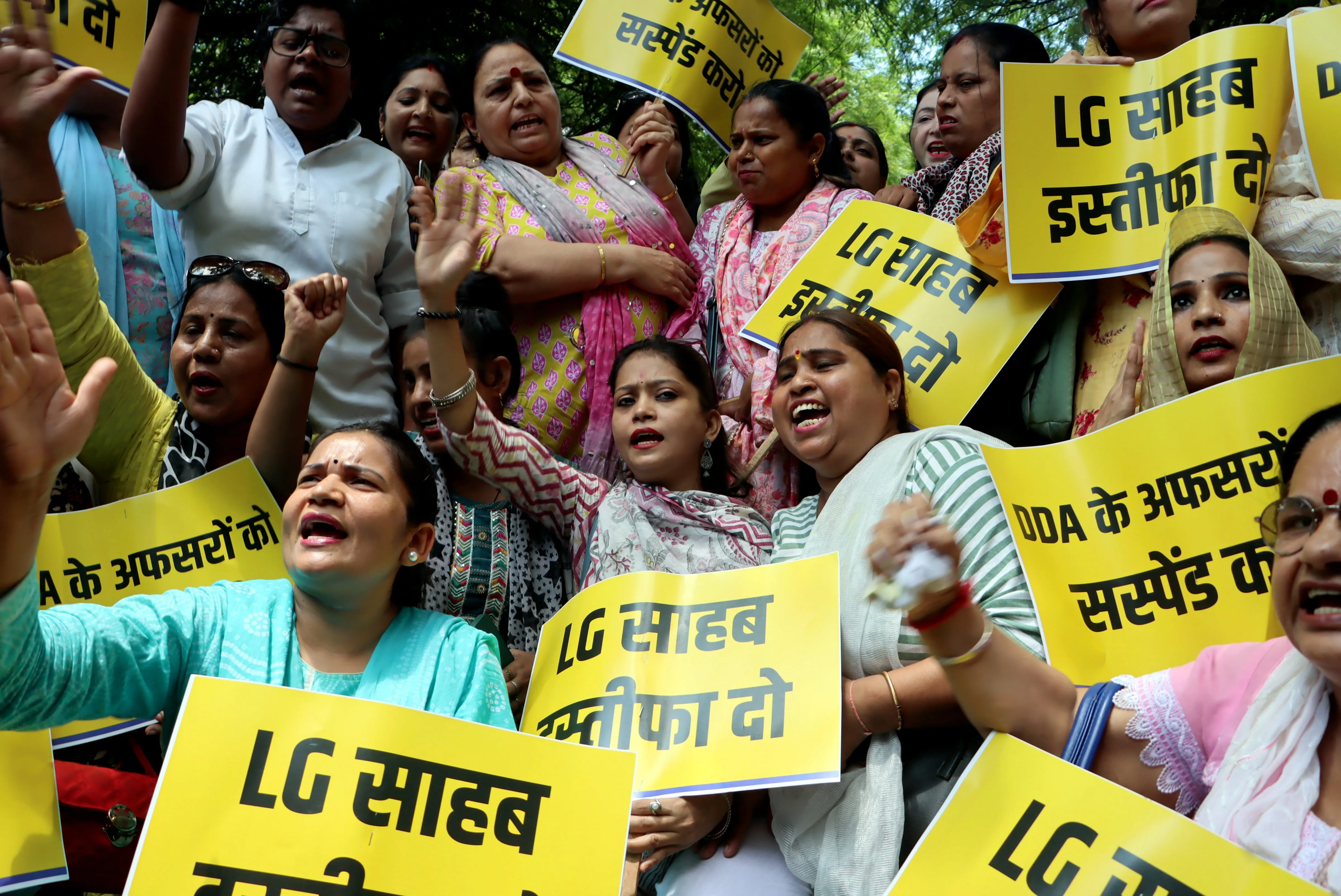 दिल्ली में नाले में गिरकर मां-बेटे की मौत मामले में ‘आप’ ने किया प्रदर्शन, LG के इस्तीफे की मांग की
