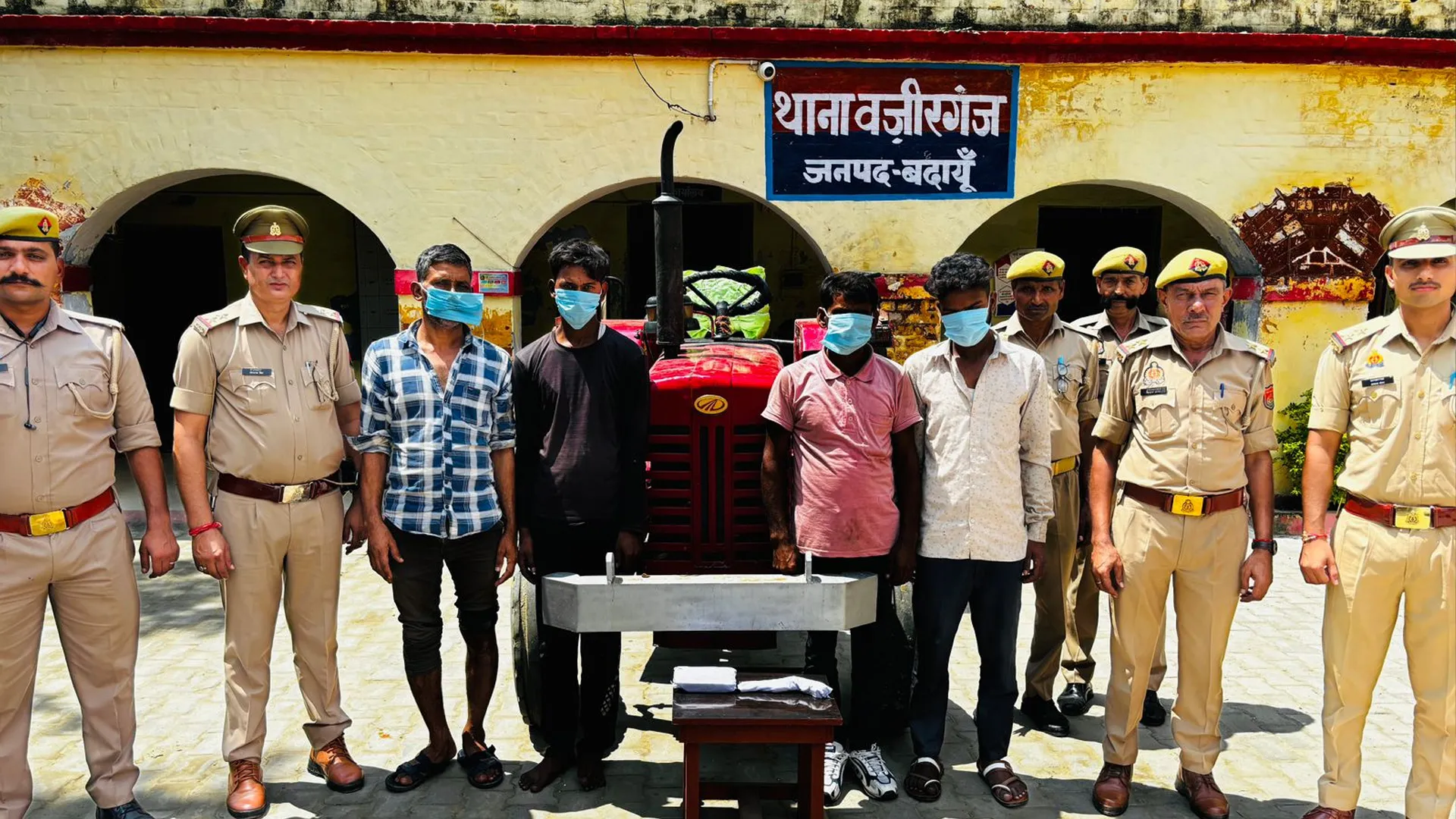 बदायूं: ट्रैक्टर चोरी करके बेचने जा रहे थे बरेली, चार चोर गिरफ्तार, एक फरार