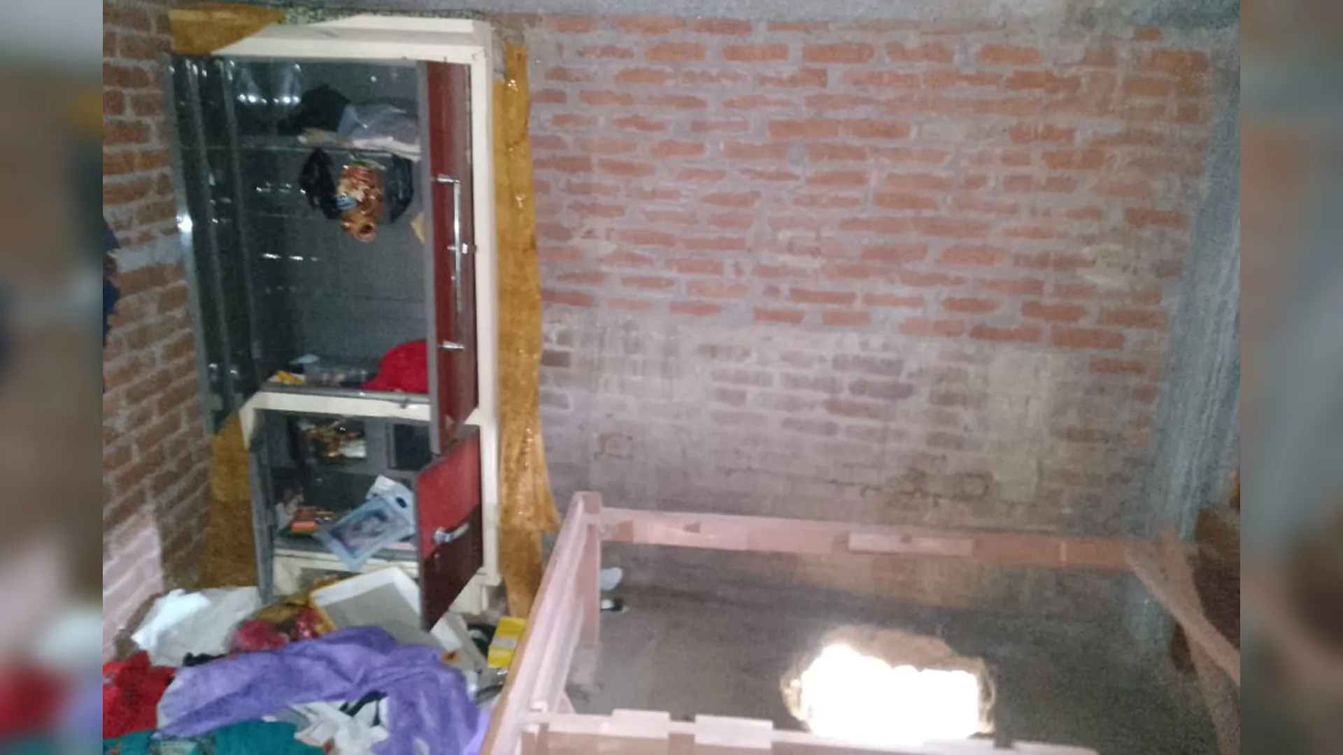 लखीमपुर खीरी: सिंकदरपुर के तीन घरों से नकब लगाकर 20 लाख की चोरी