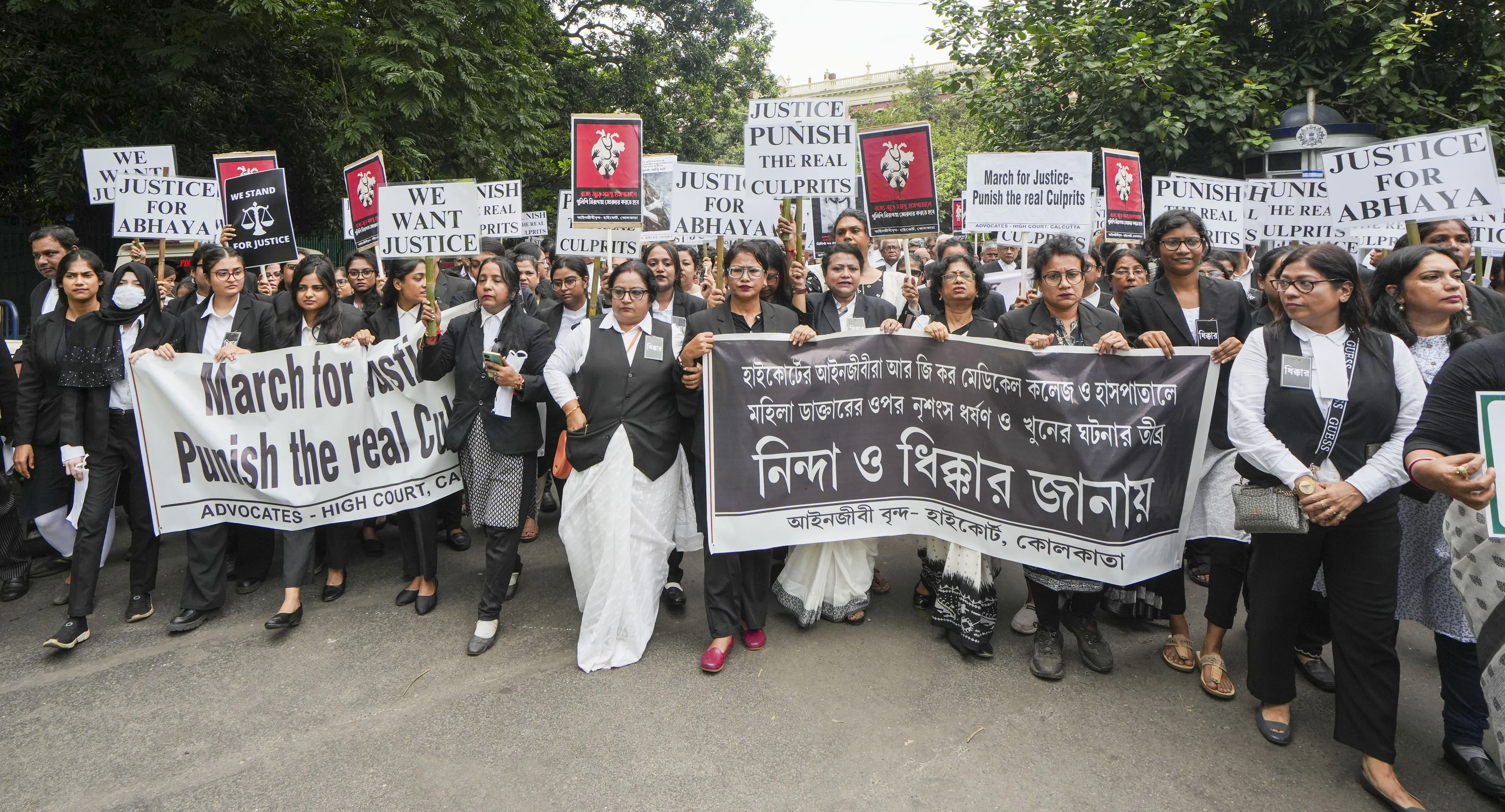 कोलकाता डॉक्टर मामला: वकीलों ने दोषियों को सजा देने की मांग को लेकर निकाला जुलूस 
