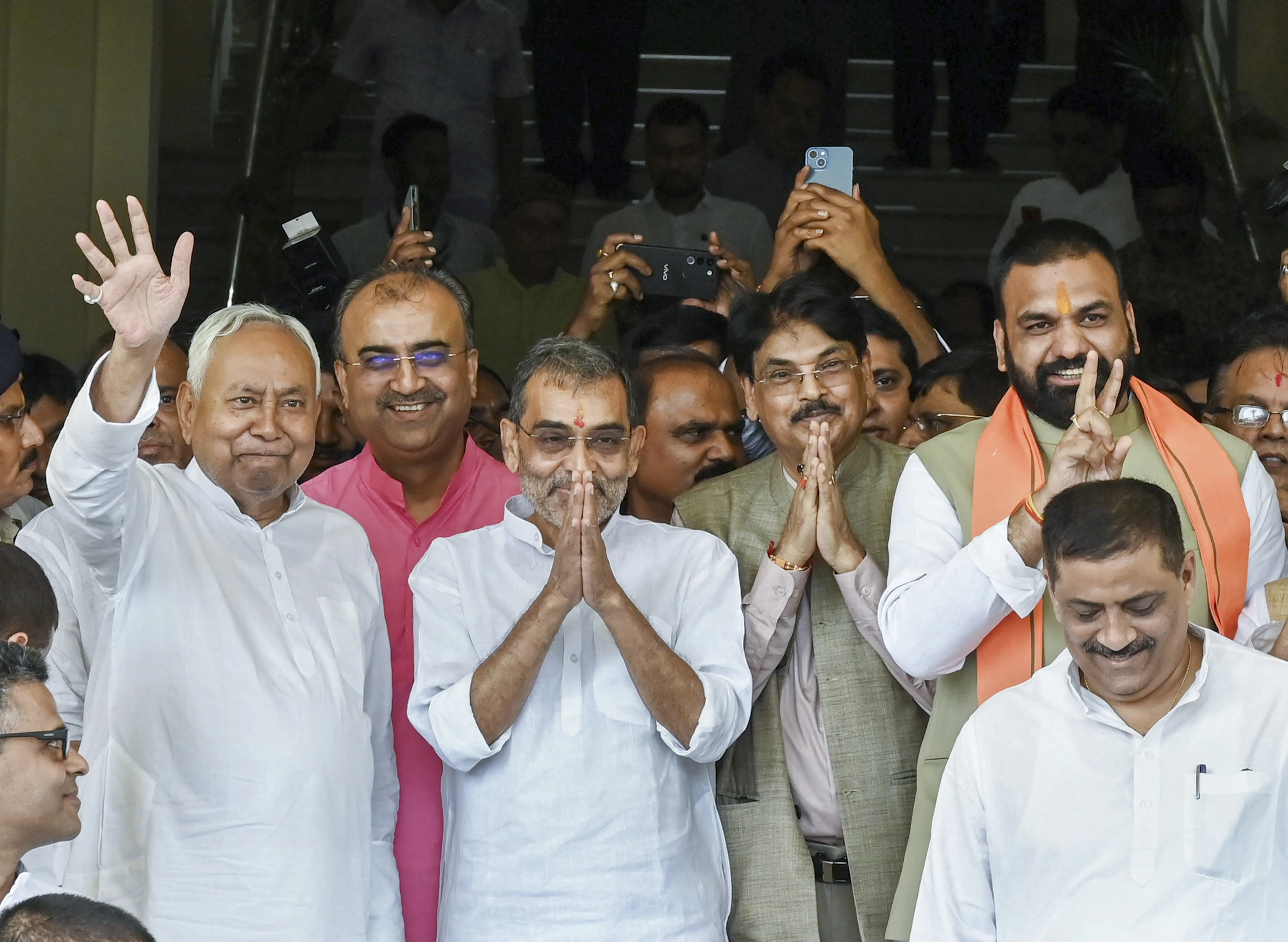 बिहार से उपेंद्र कुशवाहा और मनन कुमार मिश्रा ने राज्यसभा चुनाव के लिए दाखिल किया नामांकन 