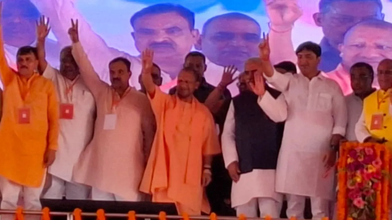 CM Yogi In Kanpur : सीएम बोले- त्योहारों से पहले सपा के गुंडे कराते थे दंगे...इसलिए इरफान सोलंकी है सलाखों के पीछे