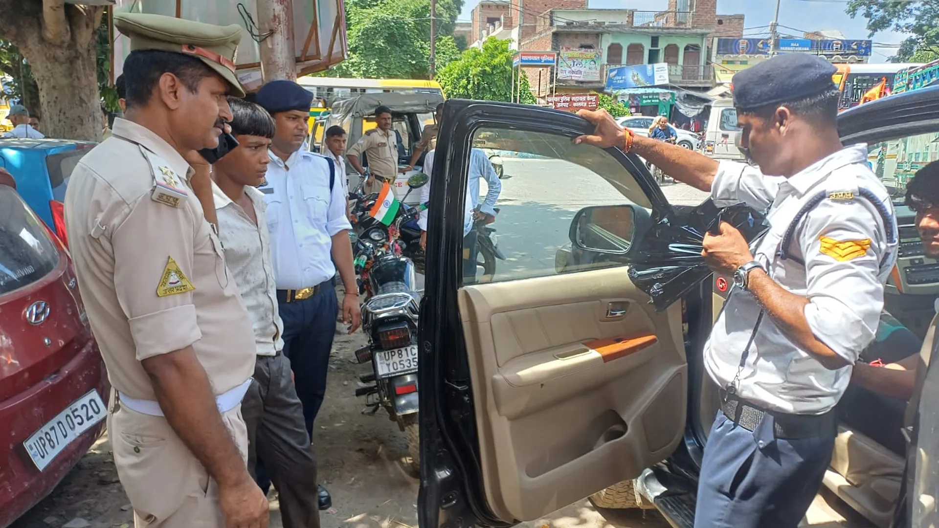 कासगंज: नाबालिगों ने सड़क पर भरी रफ्तार तो अभिभावकों की खैर नहीं...