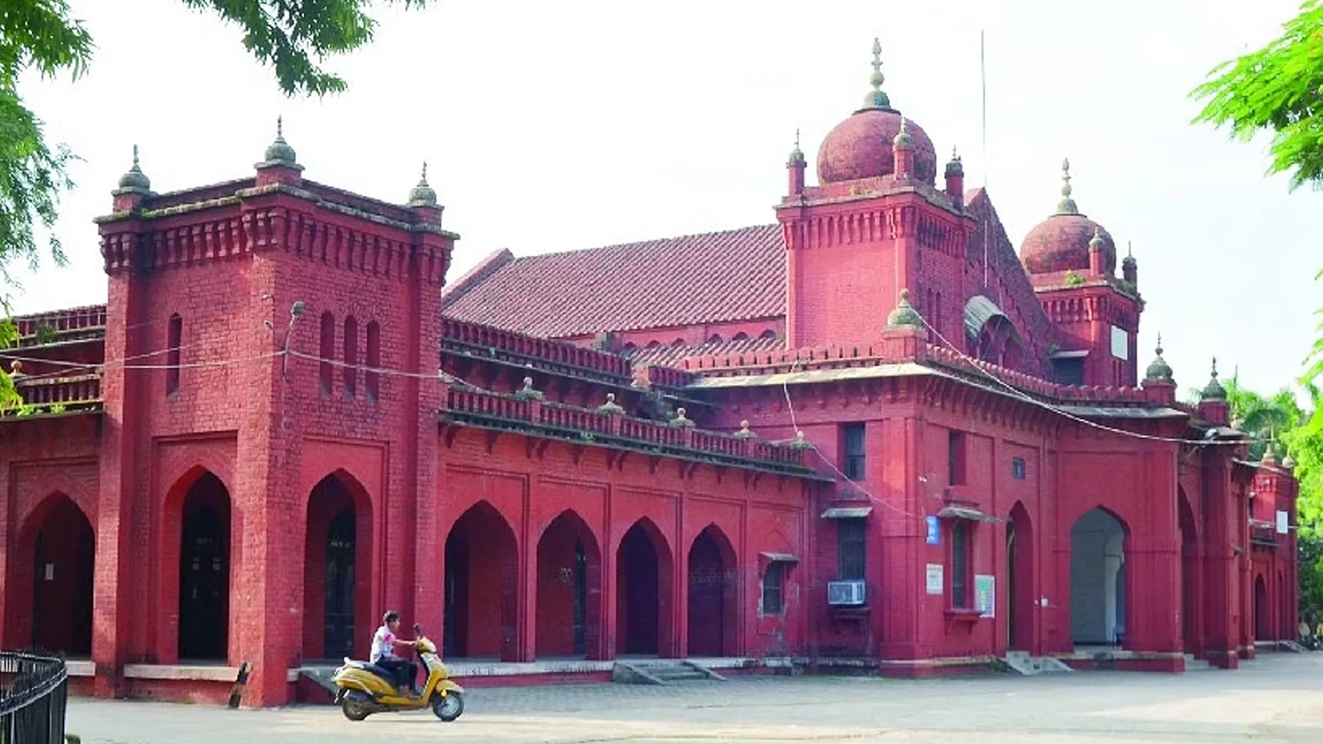बरेली कॉलेज : हिंदी विभाग की पूर्व विभागाध्यक्ष निलंबित