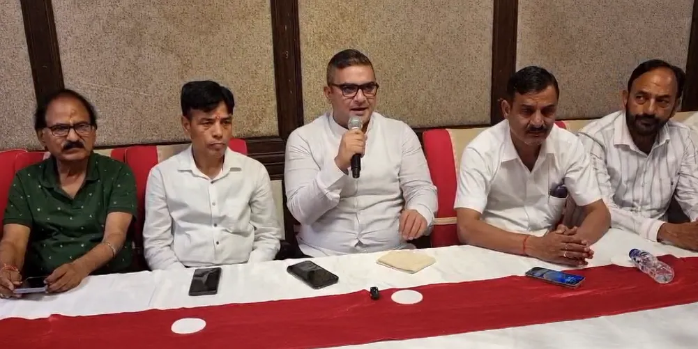 हल्द्वानी: कमीशन के नाम पर प्रदेश को चौतरफा लूटने वाली सरकार के पास किसी प्रश्न का जवाब नहीं - सुमित हृदयेश 