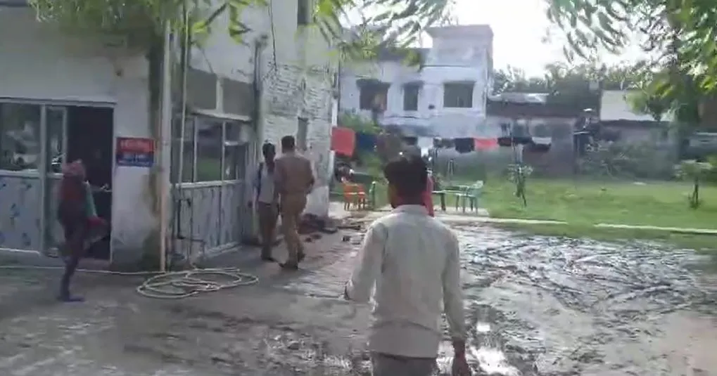 लखीमपुर खीरी: ढखेरवा पुलिस चौकी में सिपाही ने छात्र पर बरसाए थप्पड़, वीडियो वायरल 