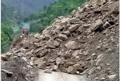 चमोली: गोचर के पास कमेडा में 12 घंटे बाद खुला मार्ग