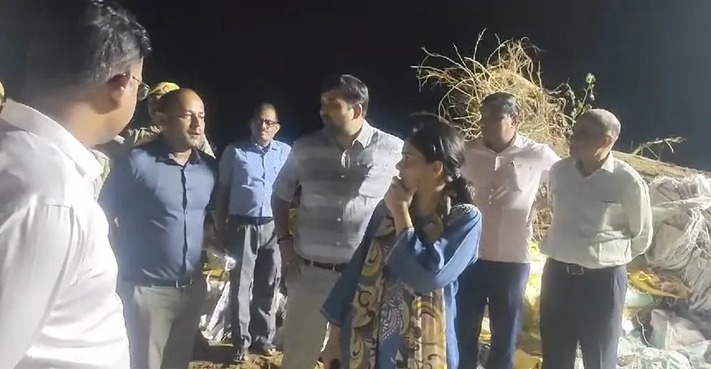 सीतापुर पहुंची मंडलायुक्त रोशन जैकब, रेस्क्यू का जाना हाल