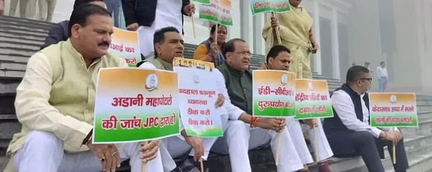 गैरसैंण: विधानसभा सत्र के दूसरे दिन कानून व्यवस्था समेत अन्य कई मुद्दों को लेकर विपक्ष बैठा सदन के बाहर