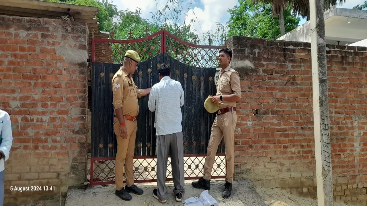 बाराबंकी: ताला बंद कर शिक्षा देने वाला मदरसा सील, शिकायत पर एसडीएम और सीओ ने की जांच