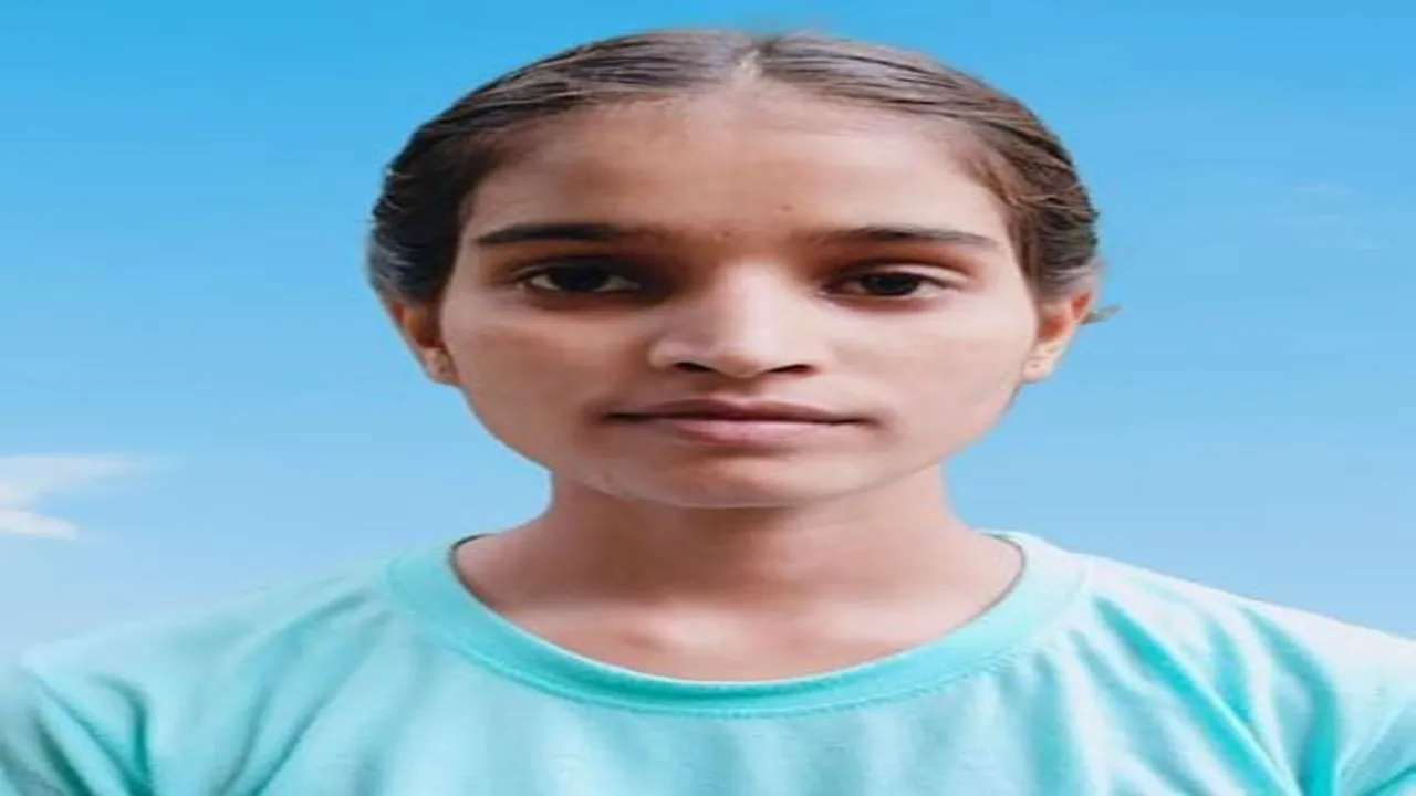प्रतापगढ़: छात्रा ने कायम की ईमानदारी की मिसाल, शिक्षक को लौटाए 5000 रूपये, जानें मामला