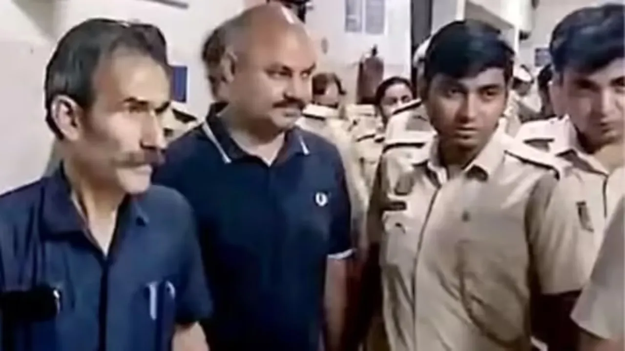 स्वाति मालीवाल हमला मामले में सुप्रीम कोर्ट ने बिभव कुमार को लगाई फटकार, पूछा- क्या 'गुंडा' सीएम के घर में घुसा था 