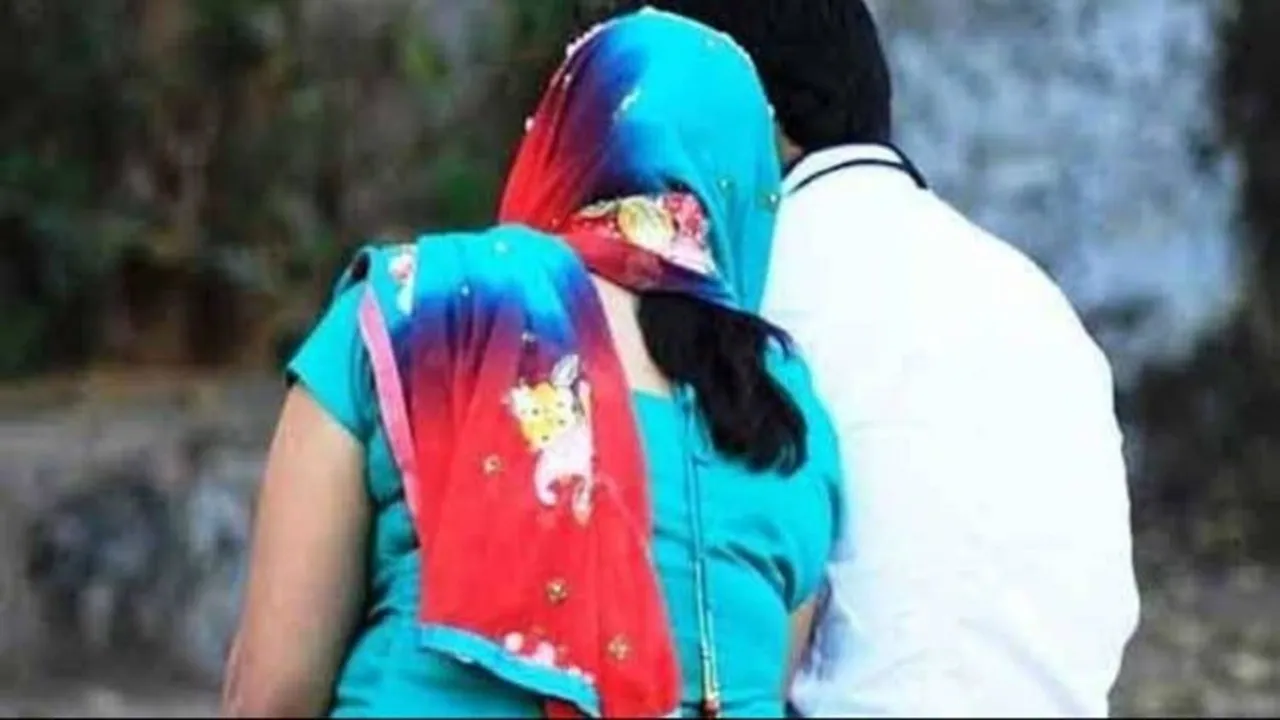 अमरोहा: शिक्षक 2 बच्चों की मां को लेकर फरार, तीज पर मायके आई थी महिला, 6 बच्चों का बाप है टीचर  