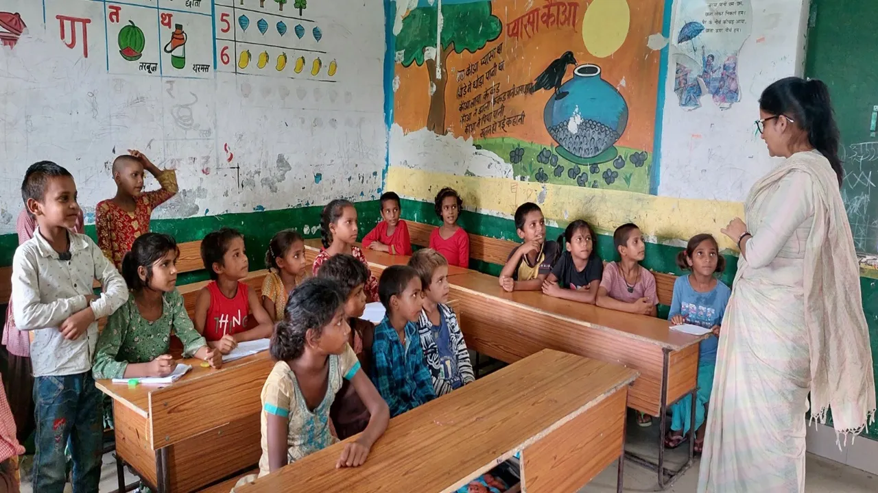 बहराइच: डीएम के निरीक्षण में मिली खामियां, इंचार्ज शिक्षिका को मिली प्रतिकूल प्रविष्टि