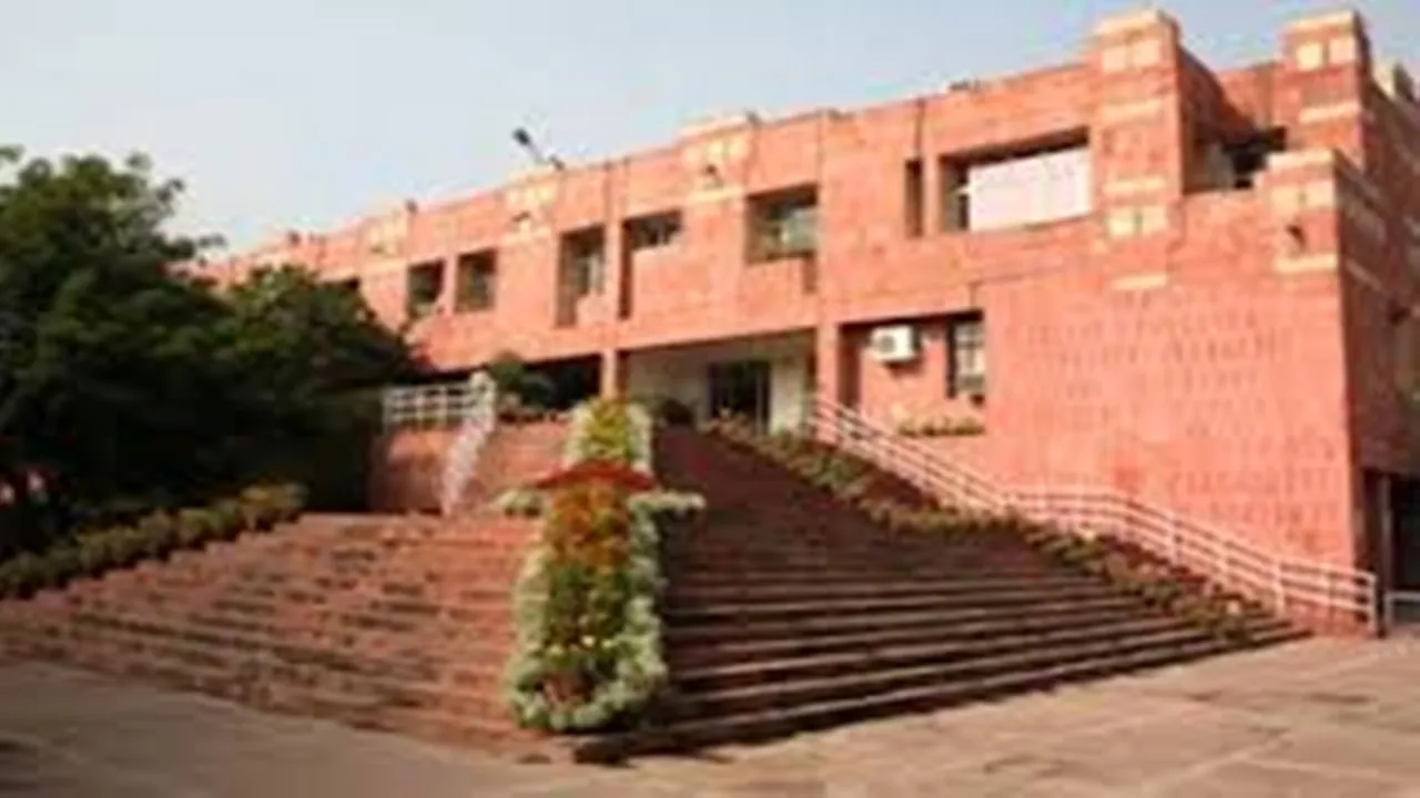 JNU: ‘पदोन्नति में देरी’ को लेकर जेएनयू शिक्षक संघ ने शुरू की 24 घंटे की भूख हड़ताल