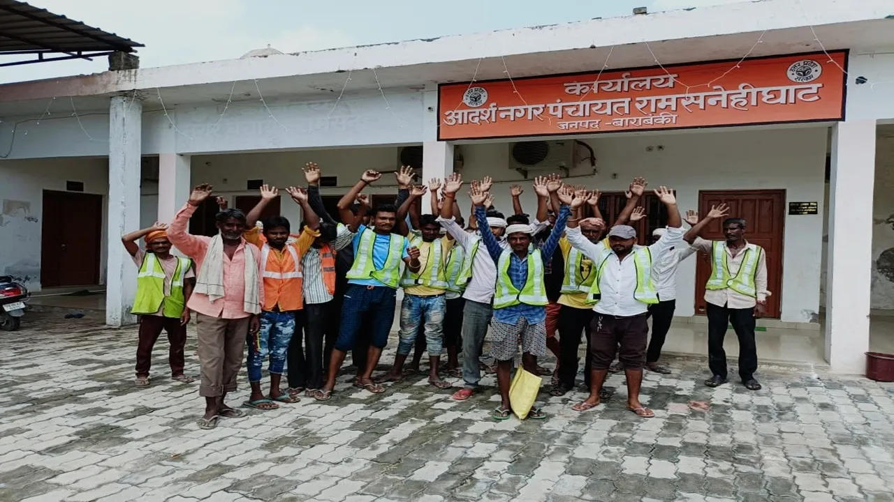 बाराबंकी: वेतन न मिलने से नाराज सफाईकर्मियों ने किया हंगामा
