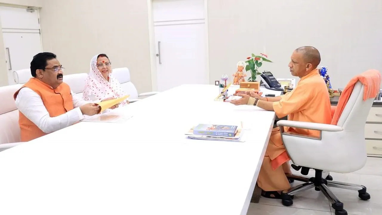 जिला पंचायत अध्यक्ष ने मुख्यमंत्री से साझा की 'कल के हरदोई' की तस्वीर, मांगा सण्डीला-हरदोई औद्योगिक विकास प्राधिकरण का दर्जा