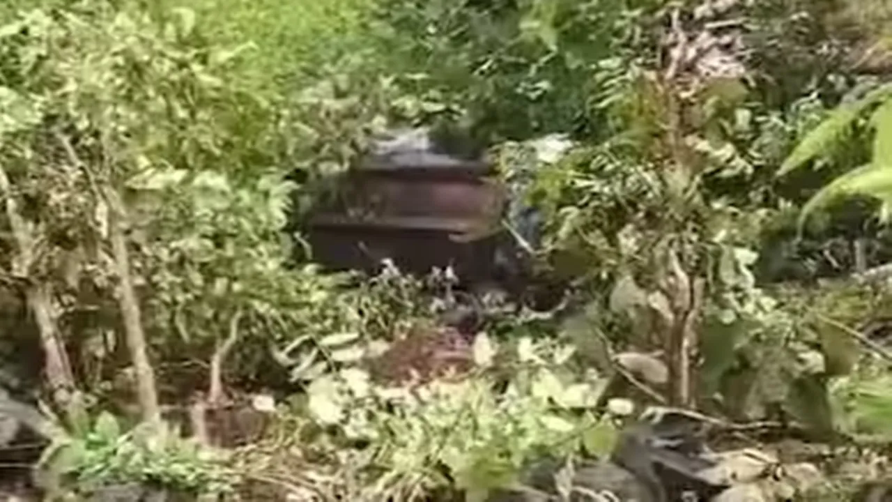  महाराष्ट्र: 200 फुट गहरी खाई में गिरा दूध का टैंकर, पांच लोगों की मौत, चार घायल