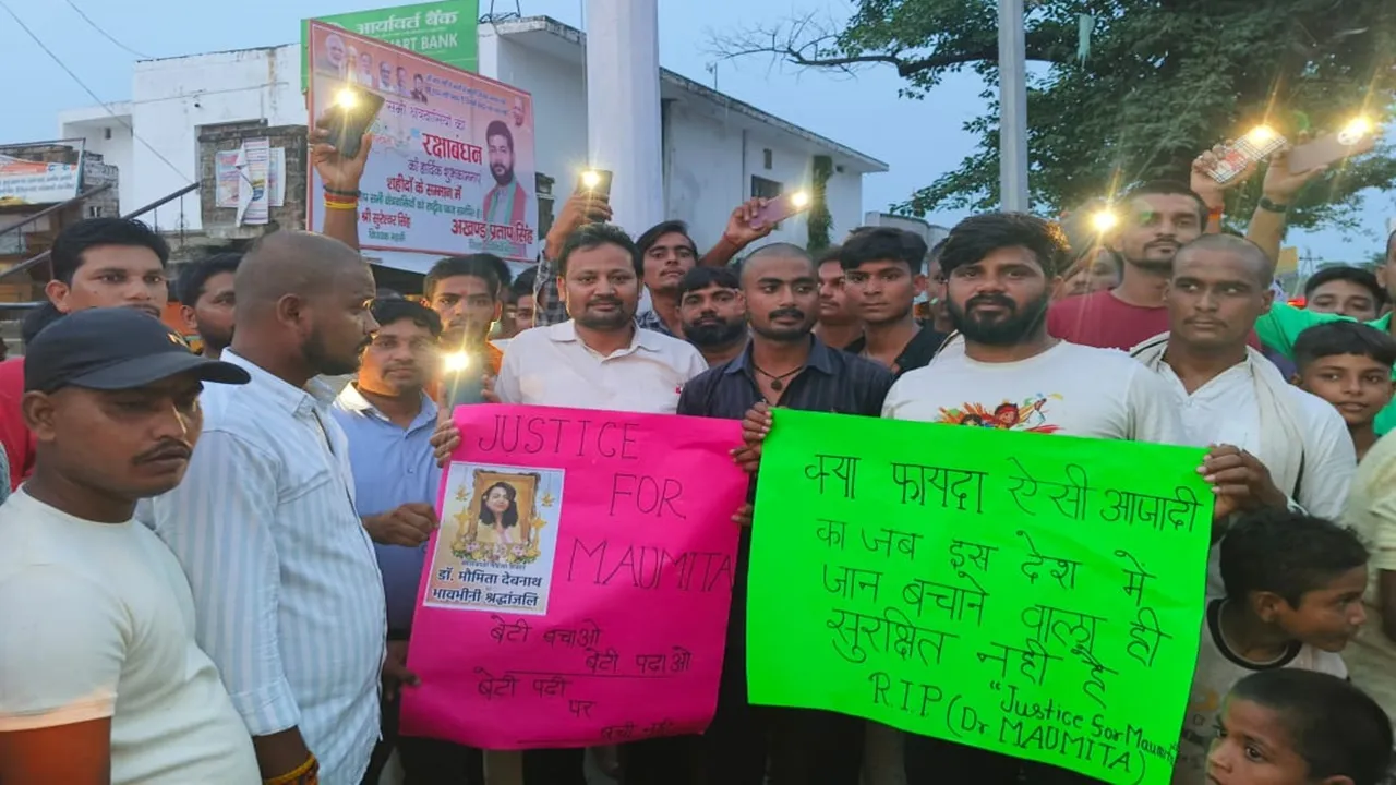 बहराइच: कोलकाता की घटना को लेकर व्यापारियों और युवाओं ने निकाला कैंडल मार्च, ग्रामीणों ने की कड़ी कार्रवाई की मांग 