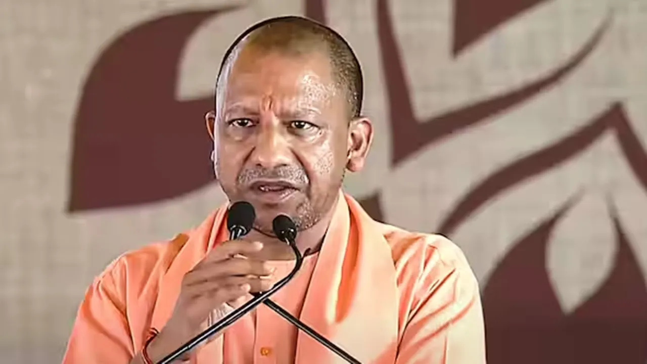 अयोध्या गैंगरेप पीड़िता की मां से मिले मुख्यमंत्री योगी, आरोपियों के खिलाफ कड़ी कार्रवाई का दिया भरोसा