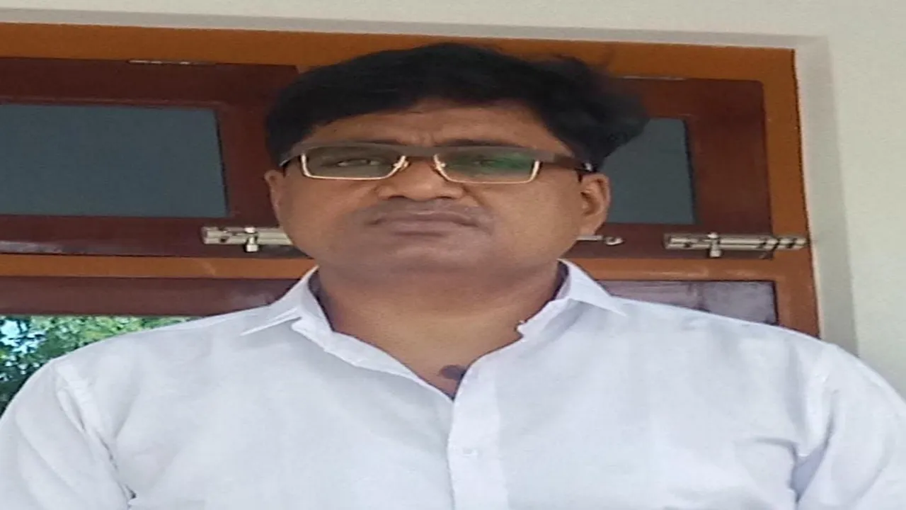 गोंडा: आयुक्त कार्यालय से अटैच किए गए एसडीएम सदर के स्टेनो वीरेंद्र बहादुर, बनाए गए निजी सहायक