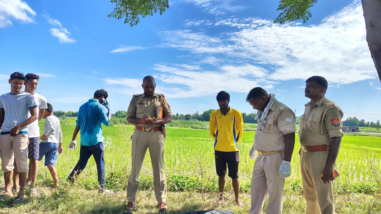 गोंडा: तालाब किनारे धान के खेत में मानव कंकाल मिलने से इलाके में सनसनी, शव को देख जताई जा रही यह आशंका