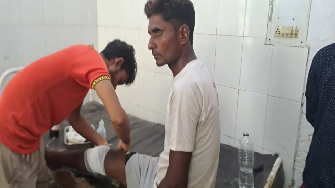 अमरोहा: पुलिस की मौजूदगी में कांवड़ियों में हुई मारपीट और पत्थरबाजी, जानें मामला