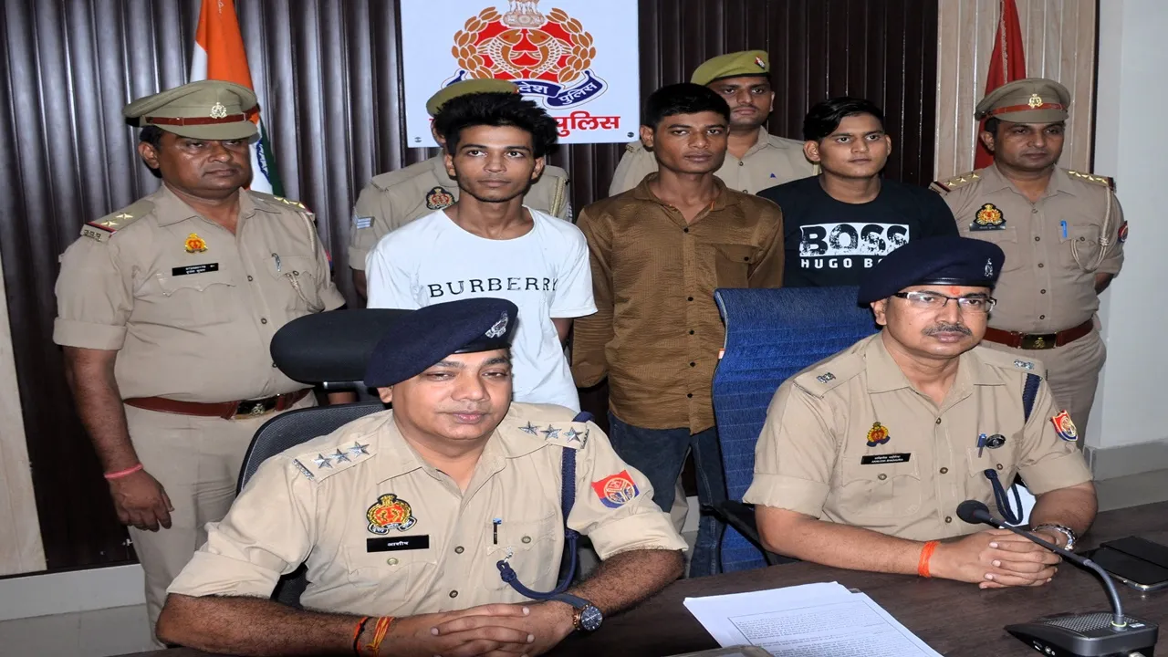मुरादाबाद: पुलिस ने Mobile चोर गिरोह का किया पर्दाफाश, राहगीरों से मोबाइल छीनने वाले चार गिरफ्तार