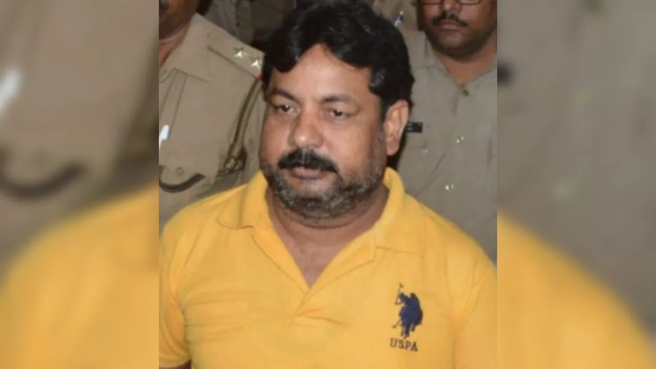 Kanpur: औरैया में अवनीश दीक्षित के दो घरों में पुलिस की चहलकदमी, गांव वालों से की पूछताछ, अवनीश के रिश्तेदार भी रडार पर