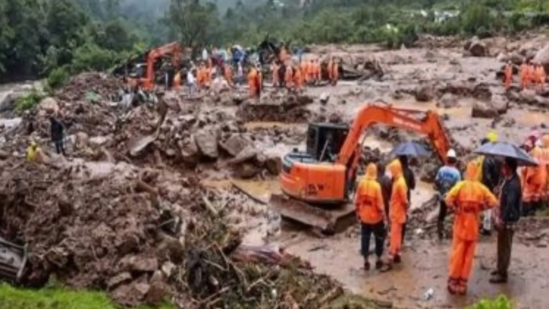 केरल भूस्खलन : लापता लोगों की सूची जल्द होगी जारी, विद्यालयों में कक्षाएं होंगी शुरू 