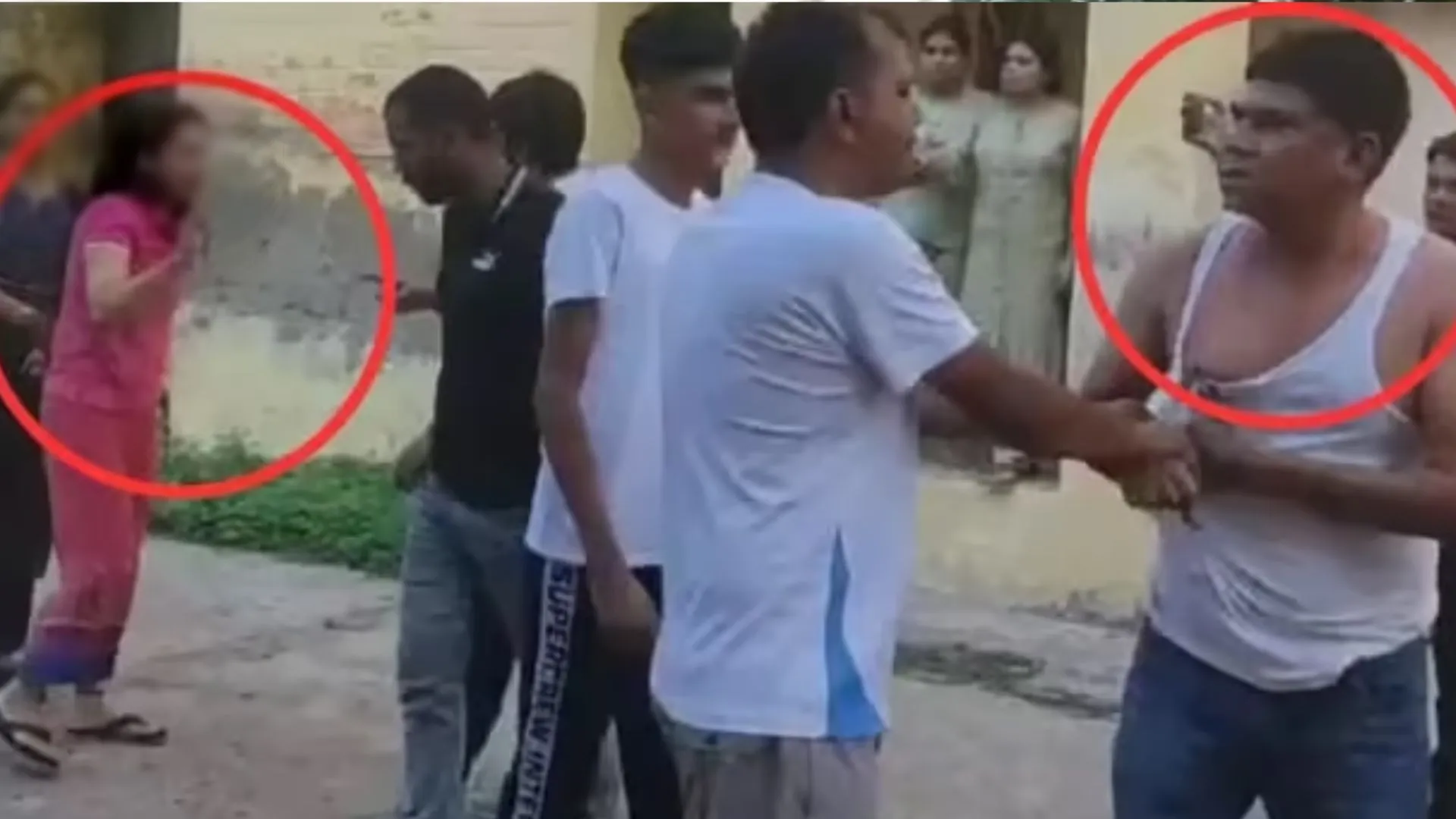 आगरा: कमरे में प्रेमी संग इस हाल में थी महिला इंस्पेक्टर, फिर हुआ कुछ ऐसा...वीडियो वायरल
