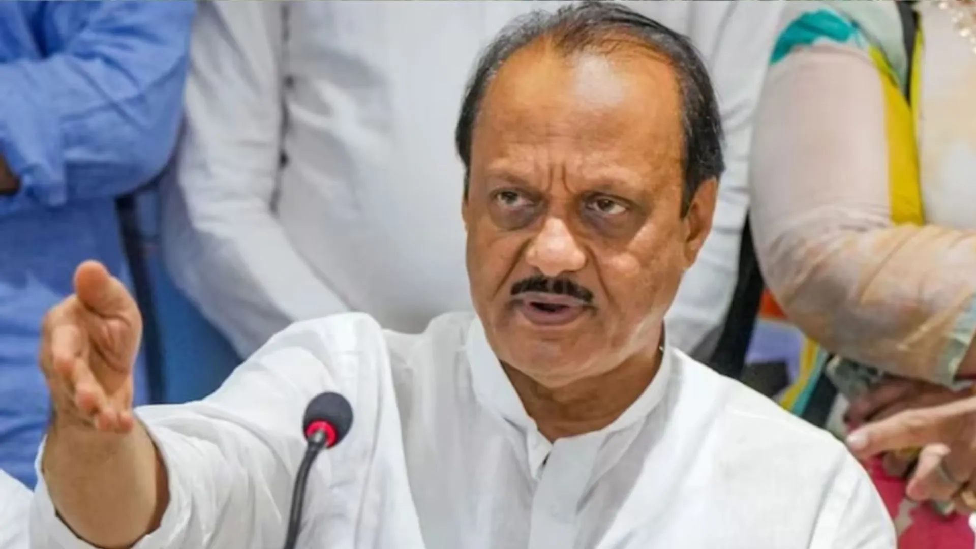 'लोकसभा चुनाव में पत्नी को बहन के खिलाफ उतारकर गलती की', बोले अजित पवार