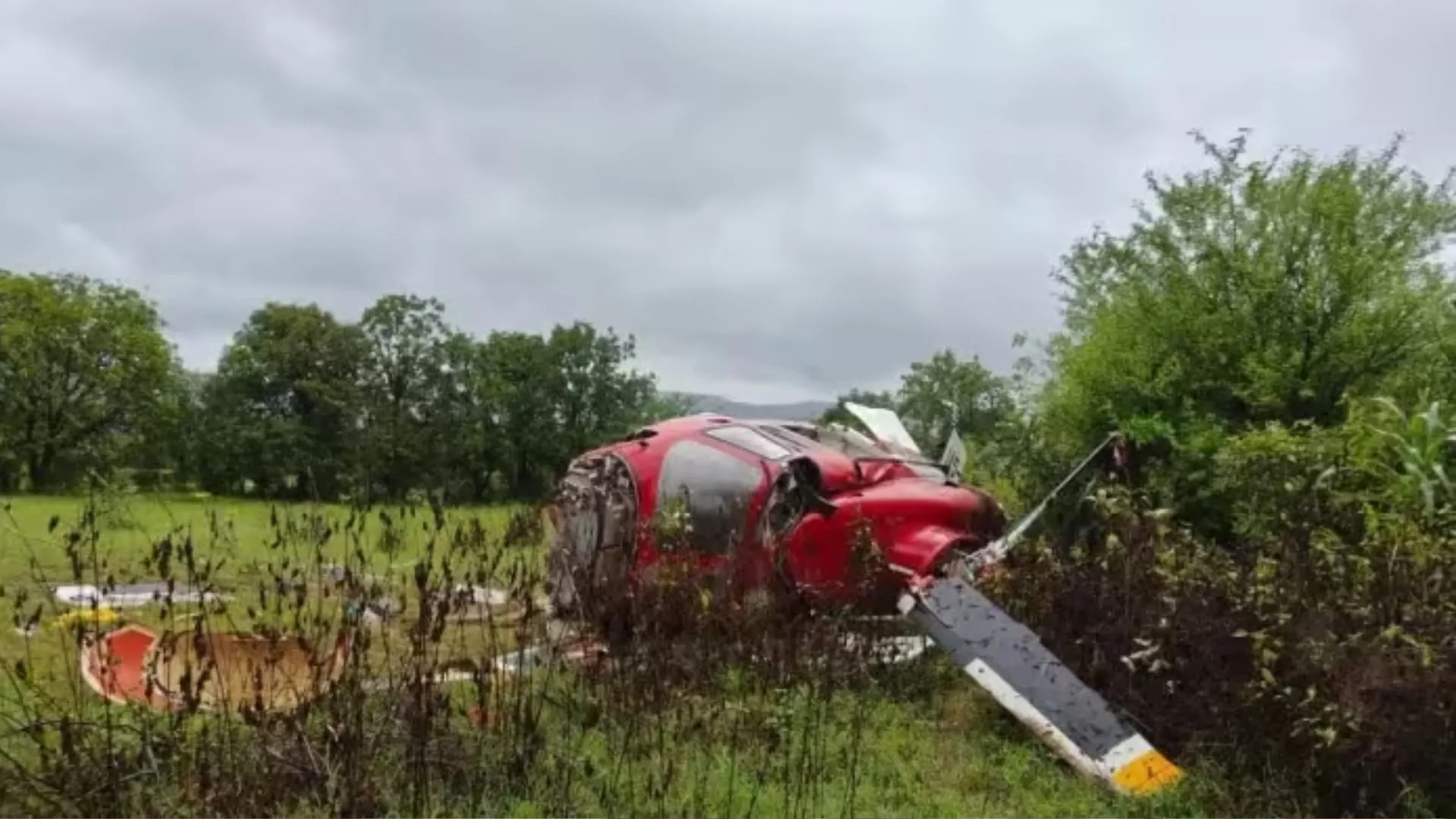 Helicopter Crash: हैदराबाद जा रहा हेलीकॉप्टर पुणे में दुर्घटनाग्रस्त, चार लोग थे सवार