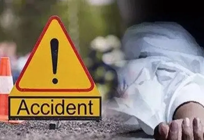 सीतापुर: तेज रफ्तार कार ने शिक्षक को रौंदा, पुलिस बैरियर भी तोड़ा 