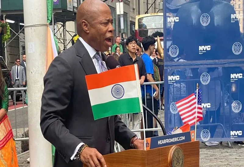 न्यूयॉर्क के मेयर ने स्वतंत्रता दिवस समारोह में लिया पाकिस्तान का नाम, भारतीय बोला-'भारत' की बात हो रही