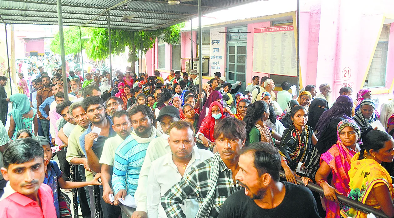 बरेली : बुखार का बढ़ा प्रकोप, जिला अस्पताल में बनाया जाएगा अलग वार्ड