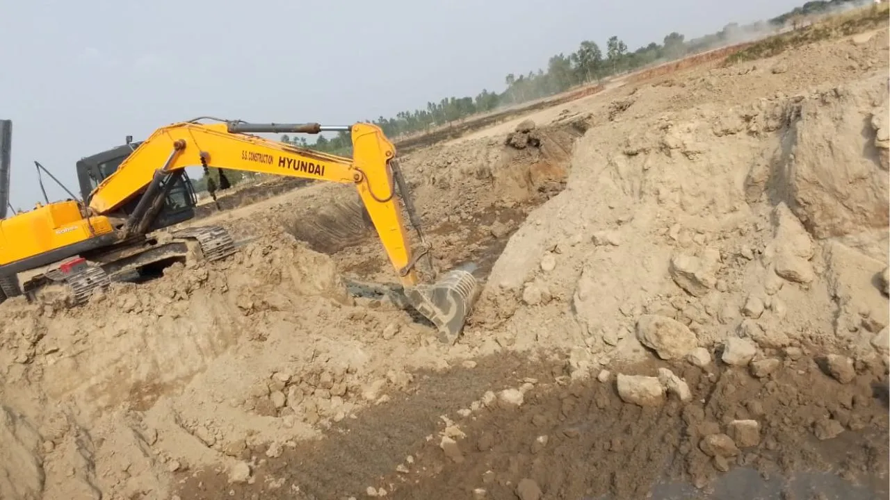 Unnao: बेमानक खनन से खेत बन रहे तालाब, लोगों की जान पर बनी...परमिशन की आड़ लेकर जमकर हो रहा अवैध खनन 