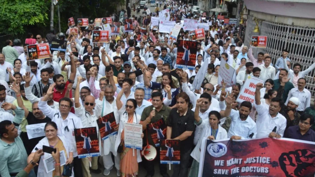 Kolkata Doctor Case: आईएमए ने की हड़ताल...डॉक्टरों ने ठप किया कामकाज, निजी अस्पताल में देखे गए मरीज