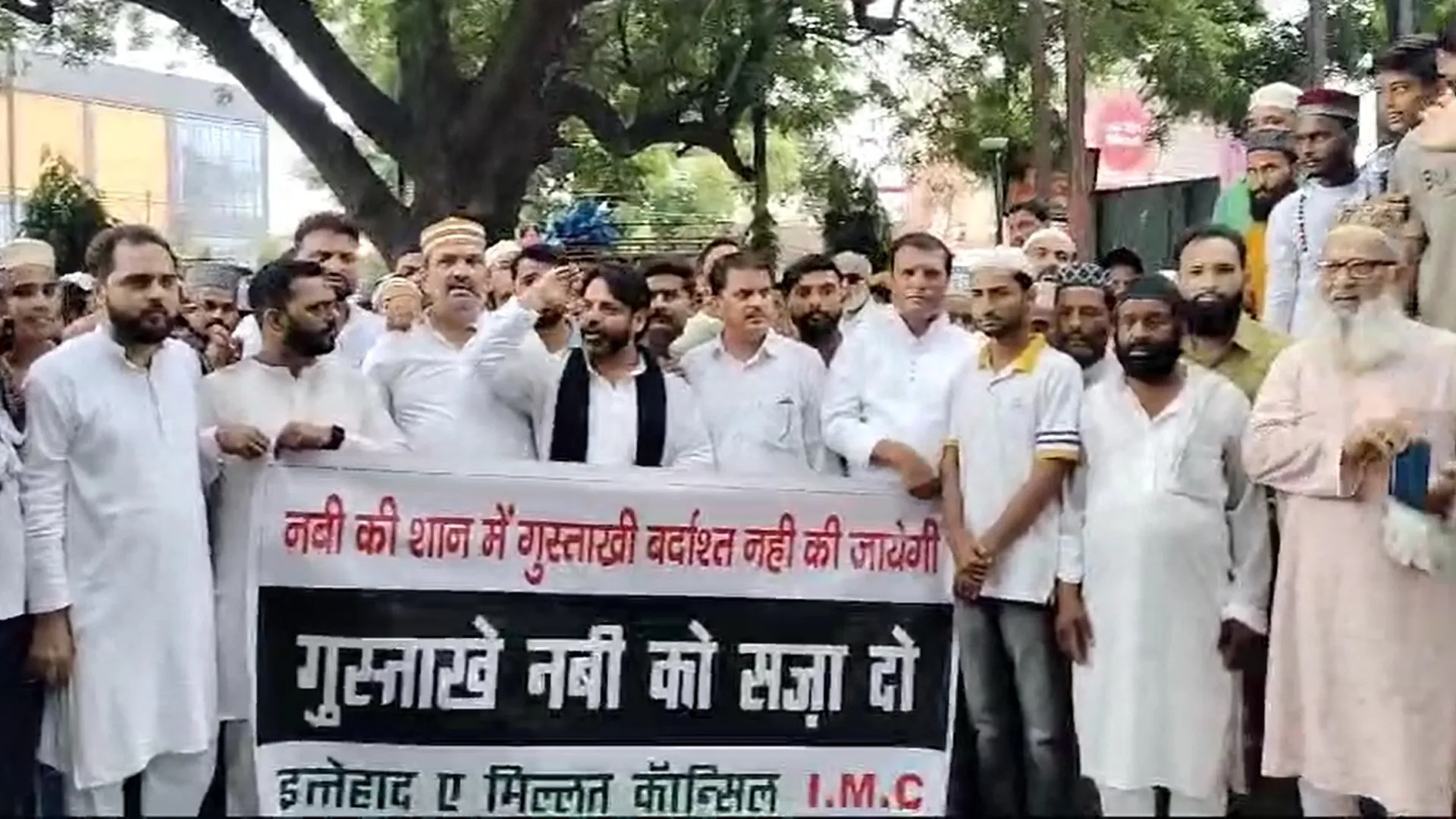 बरेली:पैगंबर-ए-इस्लाम पर टिप्पणी से उबाल, गुस्ताख-ए-नबी को सजा की मांग 
