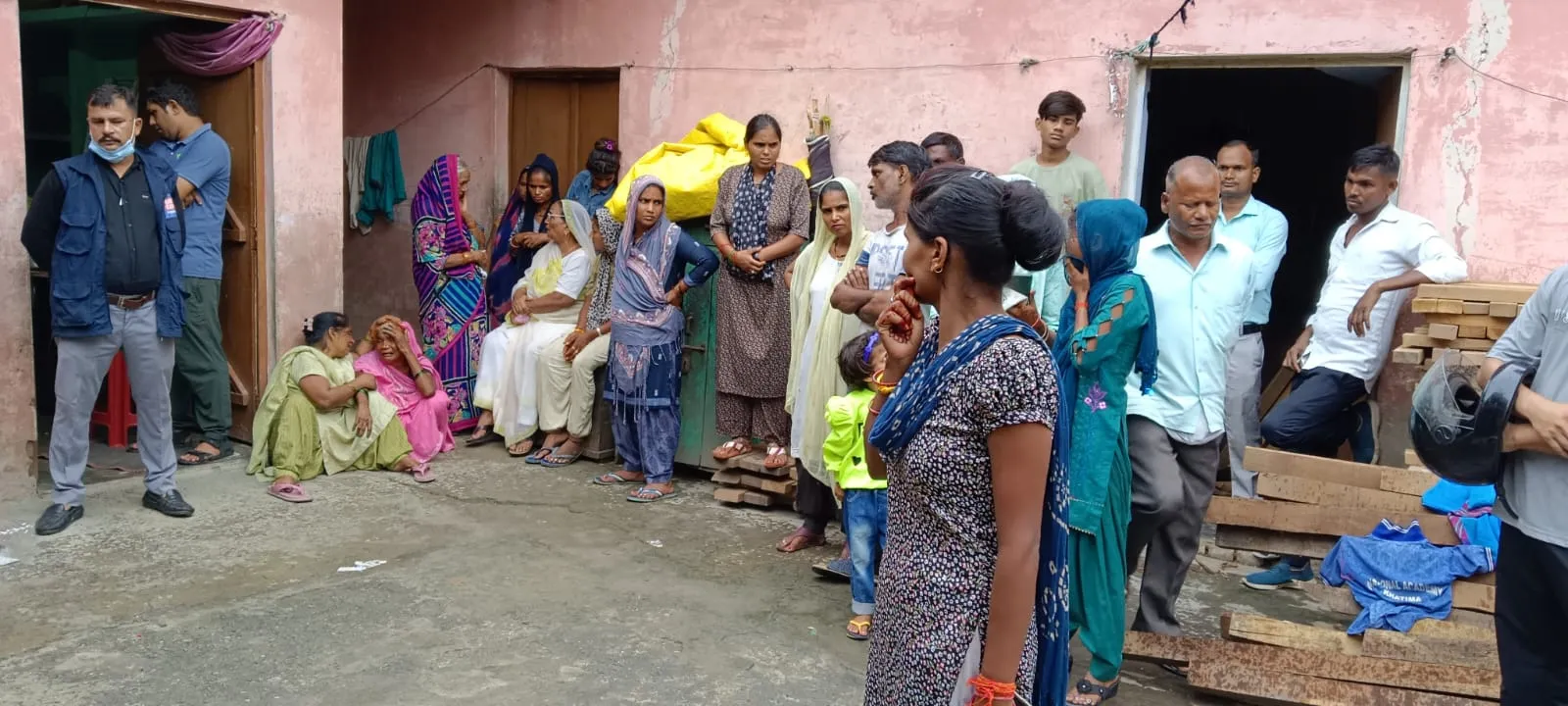खटीमा: शक के चलते पति ने सोती पत्नी को फावड़े से काट डाला