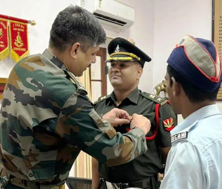 Banda: लेफ्टिनेंट कर्नल कुमार सौभाग्य को प्रशंसा पदक मिलने पर शहरवासियों का सीना गर्व से हुआ चौड़ा