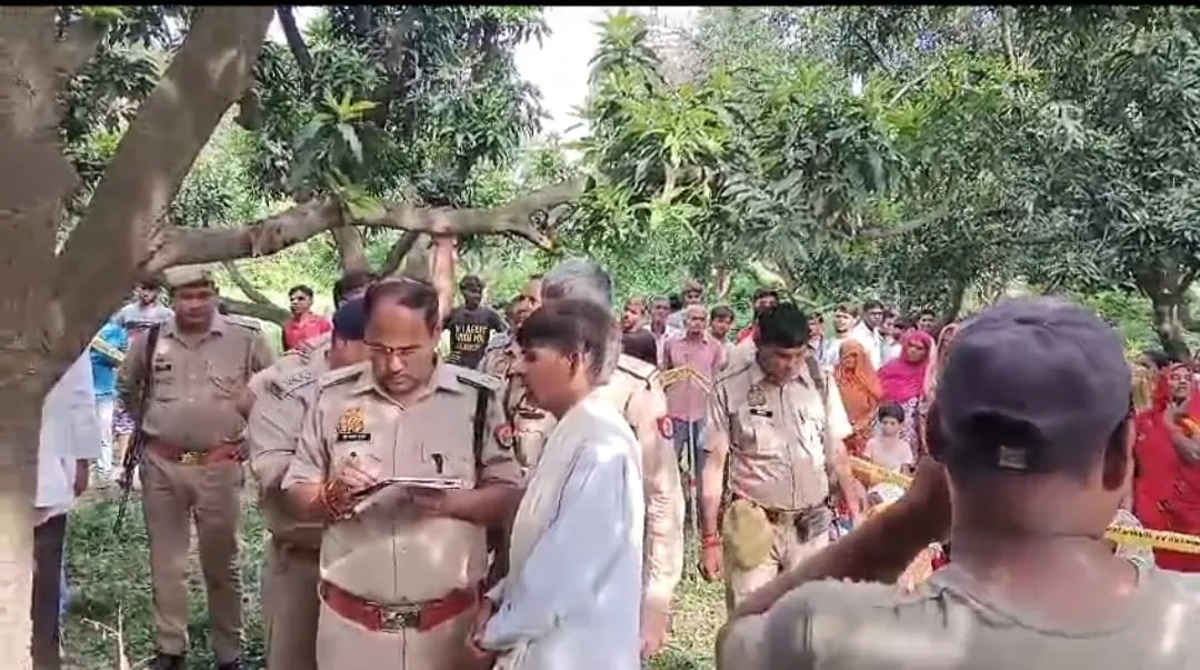 Farrukhabad: जन्माष्टमी पर मंदिर में पूजा करने गई दो सहेलियों के शव फांसी पर झूलते मिले, परिजनों ने लगाया हत्या का आरोप