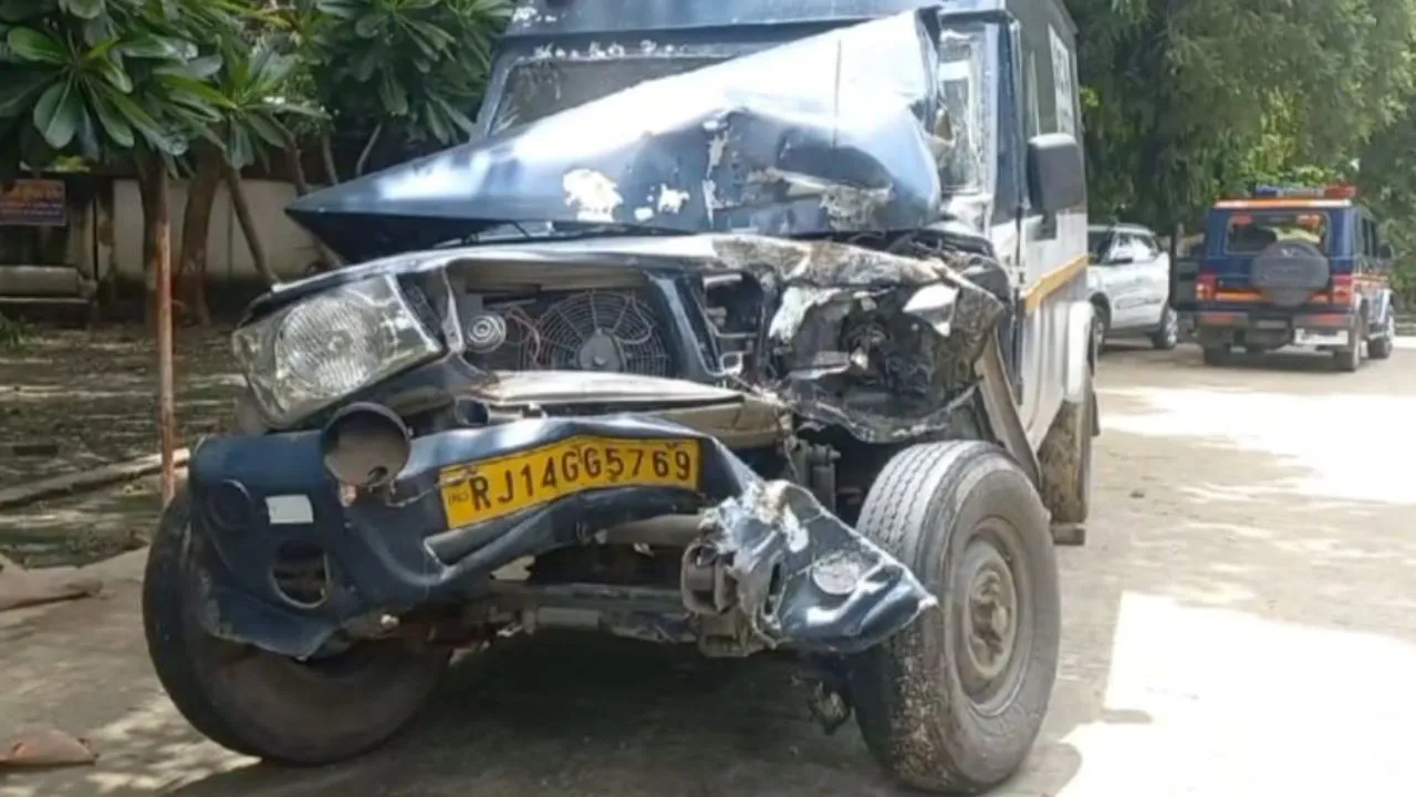 Kannauj: आगरा-लखनऊ एक्सप्रेस वे पर हादसा...कैश वैन चालक की मौत, एटीएम में रखने को 90 लाख रुपये लेकर जा रही थी 