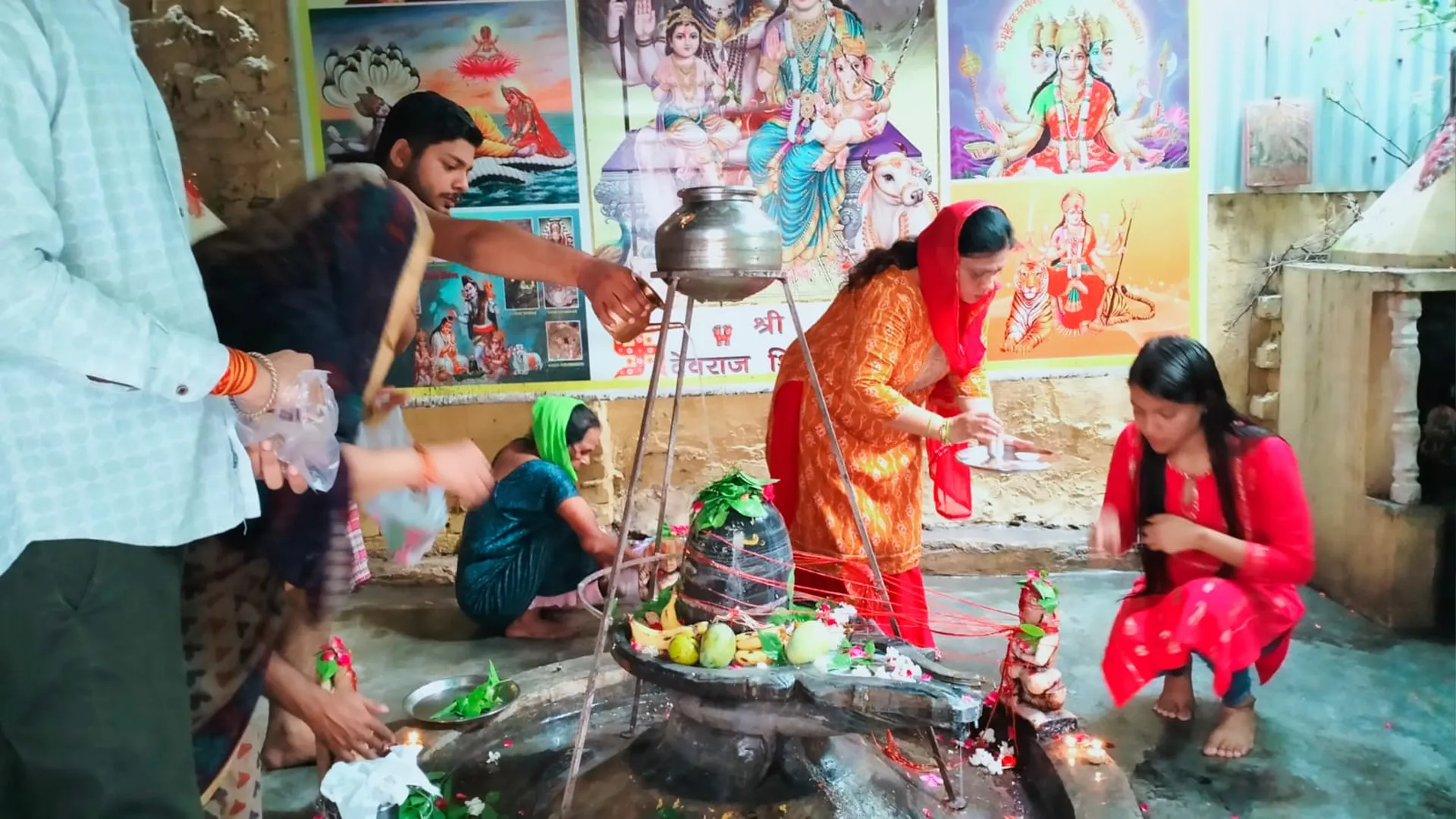 कासगंज : सावन का तीसरा सोमवार, शिवालयों में उमड़ा भक्तों का सैलाव, सुरक्षा के रहे कड़े इंतजाम