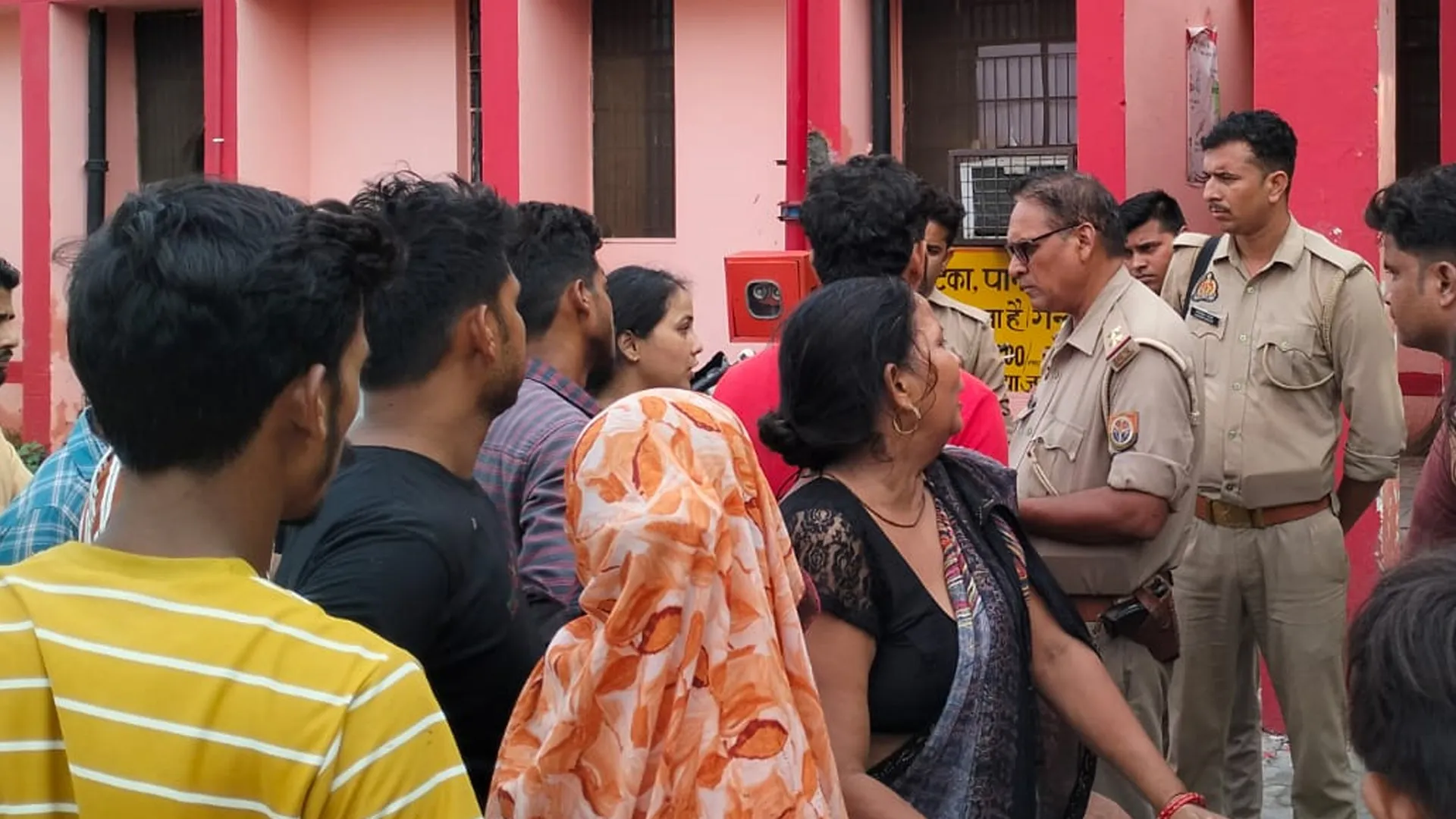 कासगंज : प्रसूता की मौत के बाद हंगामा, डॉक्टरों पर लापरवाही का लगाया आरोप