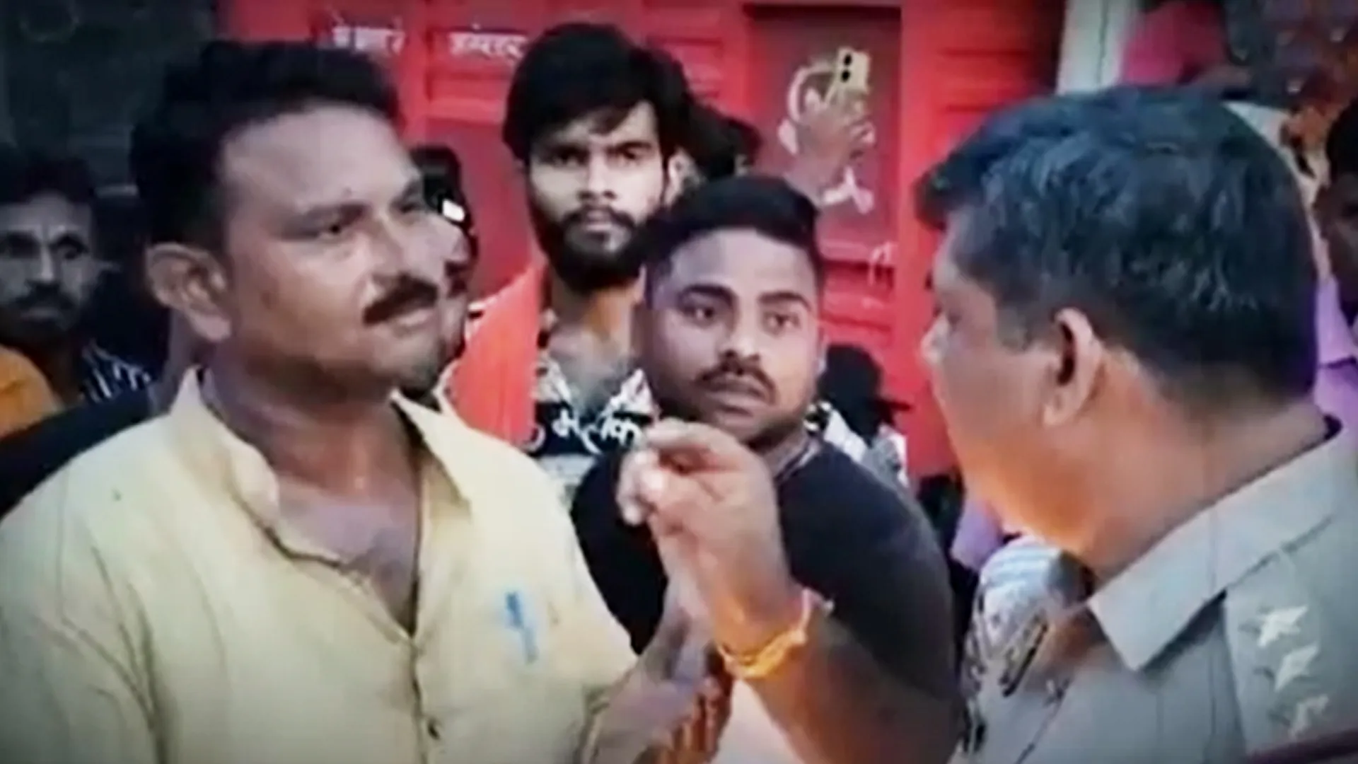  बरेली : मारपीट के बाद कांवड़ियों ने सड़क पर किया जमकर हंगामा